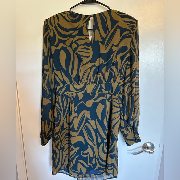 Lexbreezy Hawaiian long sleeve wrap dress - Picture 4 of 6